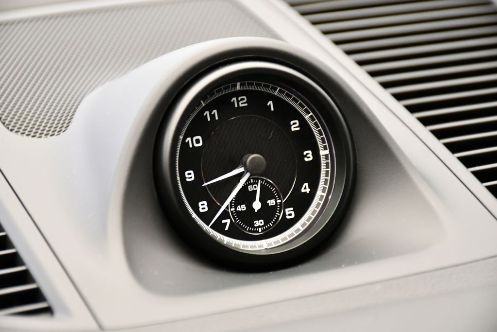 Thumbnail: 2026 Porsche Macan - 21