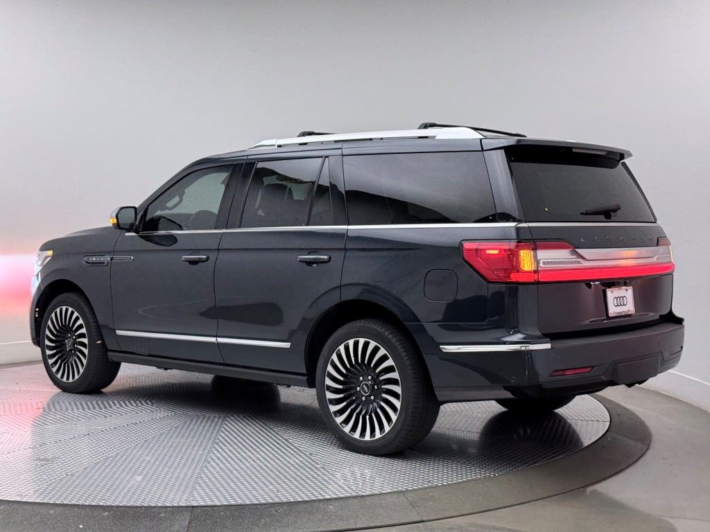 Thumbnail: 2021 Lincoln Navigator - 9