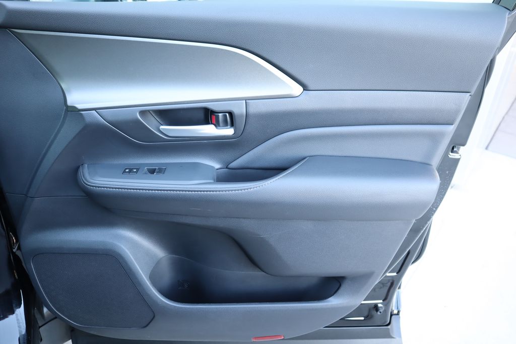 Thumbnail: 2025 Toyota Grand Highlander - 25