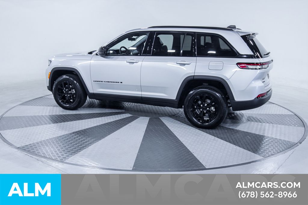 Used 2025 Silver Jeep Altitude image 5