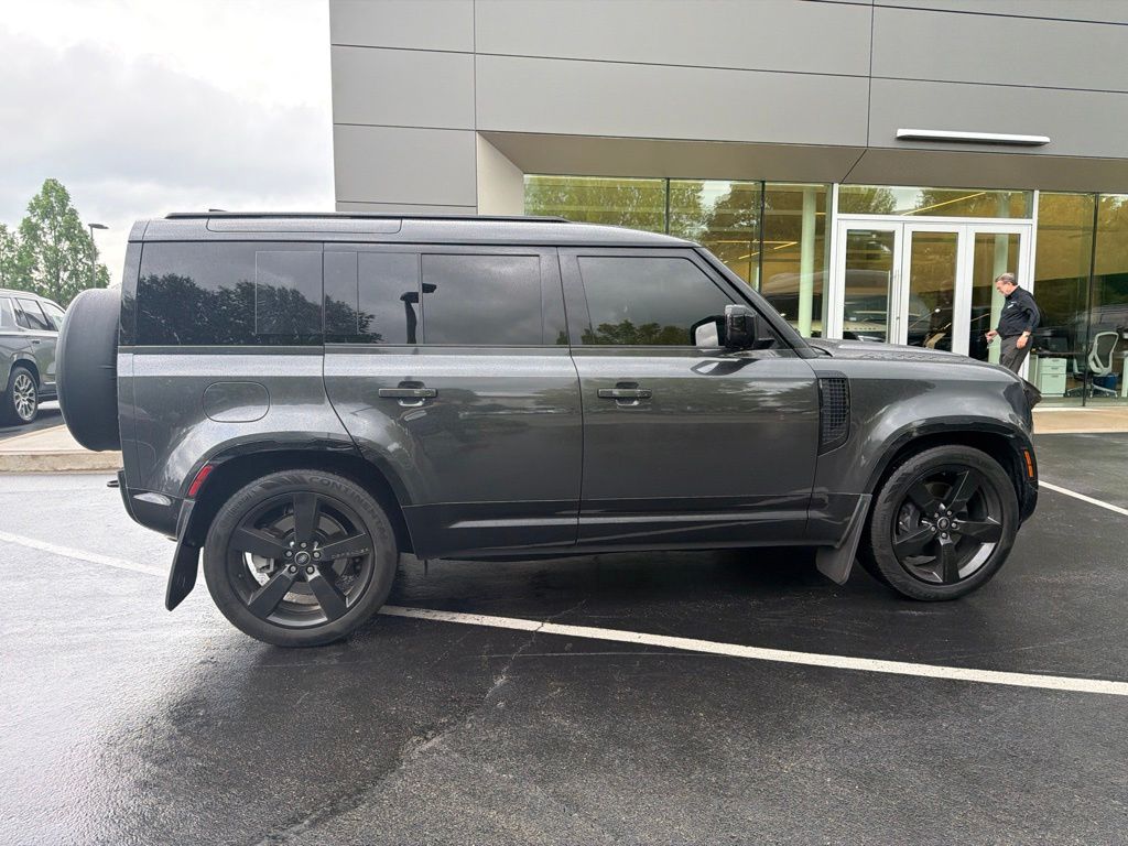 Certified Used 2025 Gray Land Rover X-Dynamic SE image 15