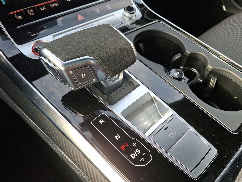 Thumbnail: 2026 Audi RS Q8 - 12