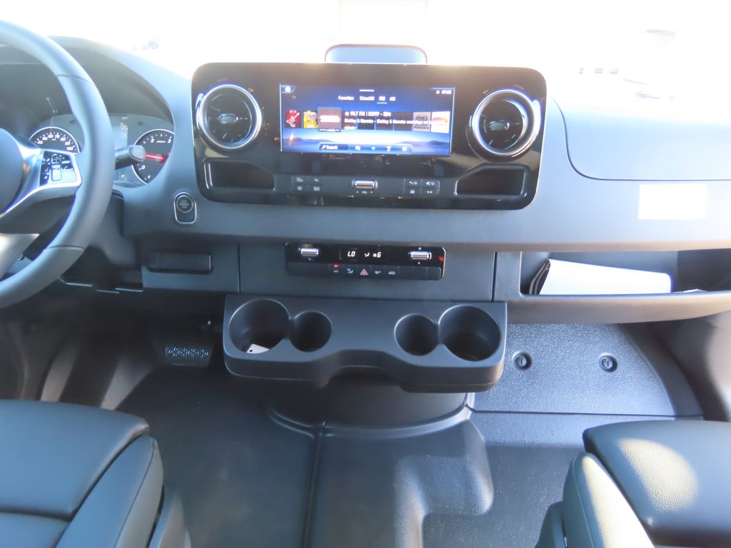 Thumbnail: 2025 Mercedes-Benz Sprinter - 14