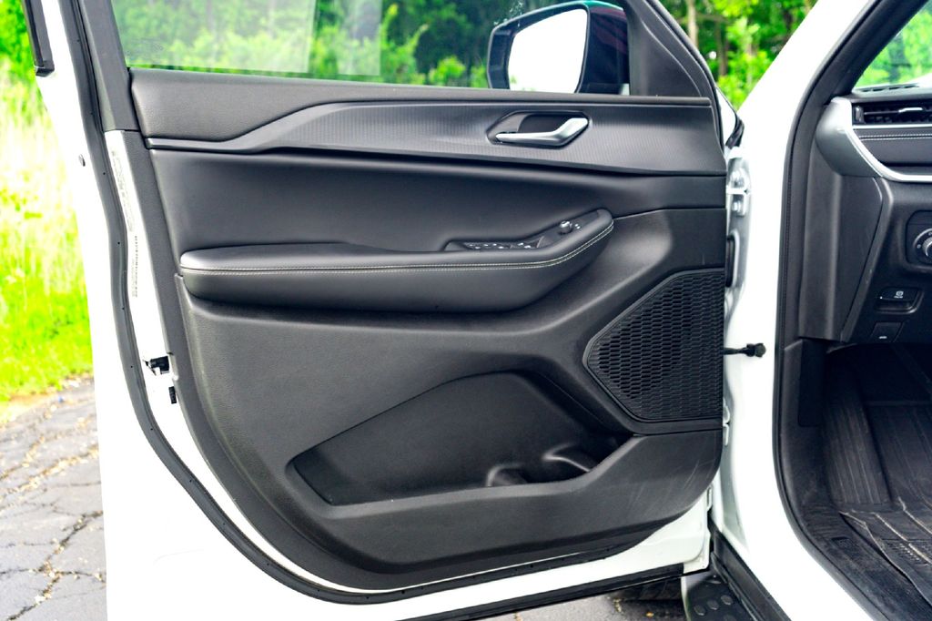 Used Car 2023 Jeep Grand Cherokee L  Altitude For Sale Under $30,000 In Taylor, Texas