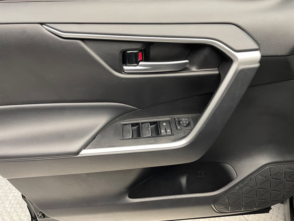 2024 Toyota RAV4 XLE 9