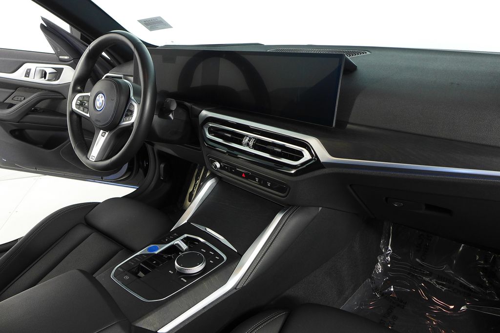 Thumbnail: 2023 BMW i4 - 13