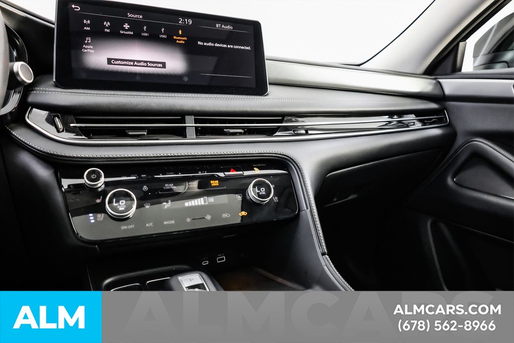 Used 2024 White INFINITI LUXE image 37