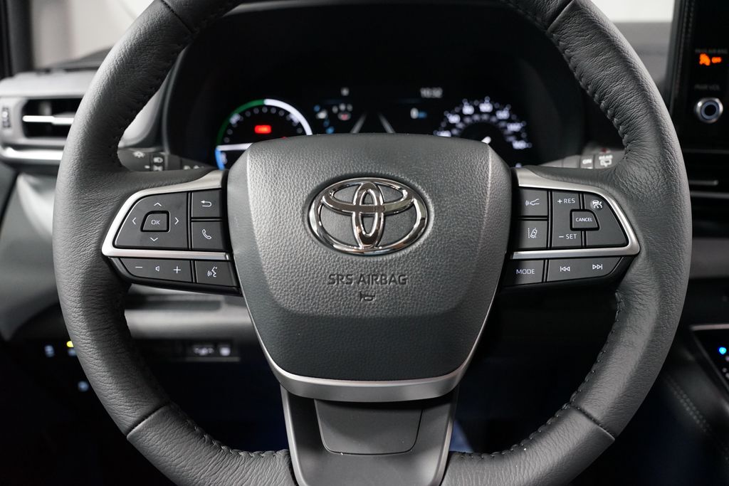 Thumbnail: 2025 Toyota Sienna - 12