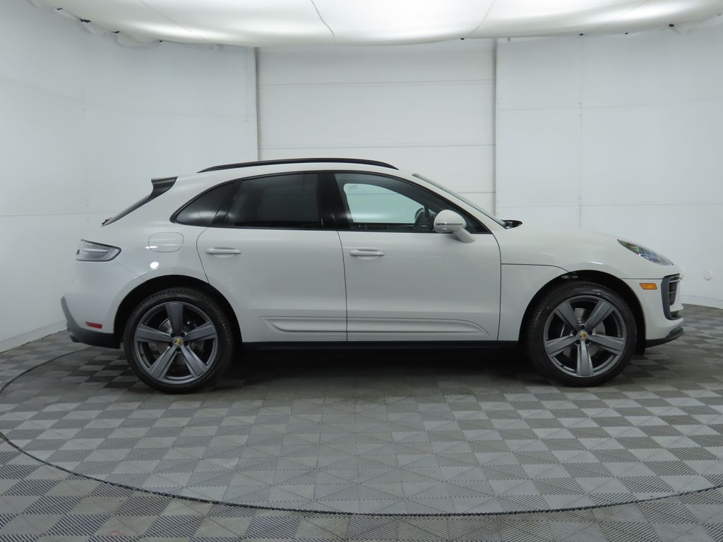 Thumbnail: 2025 Porsche Macan - 8