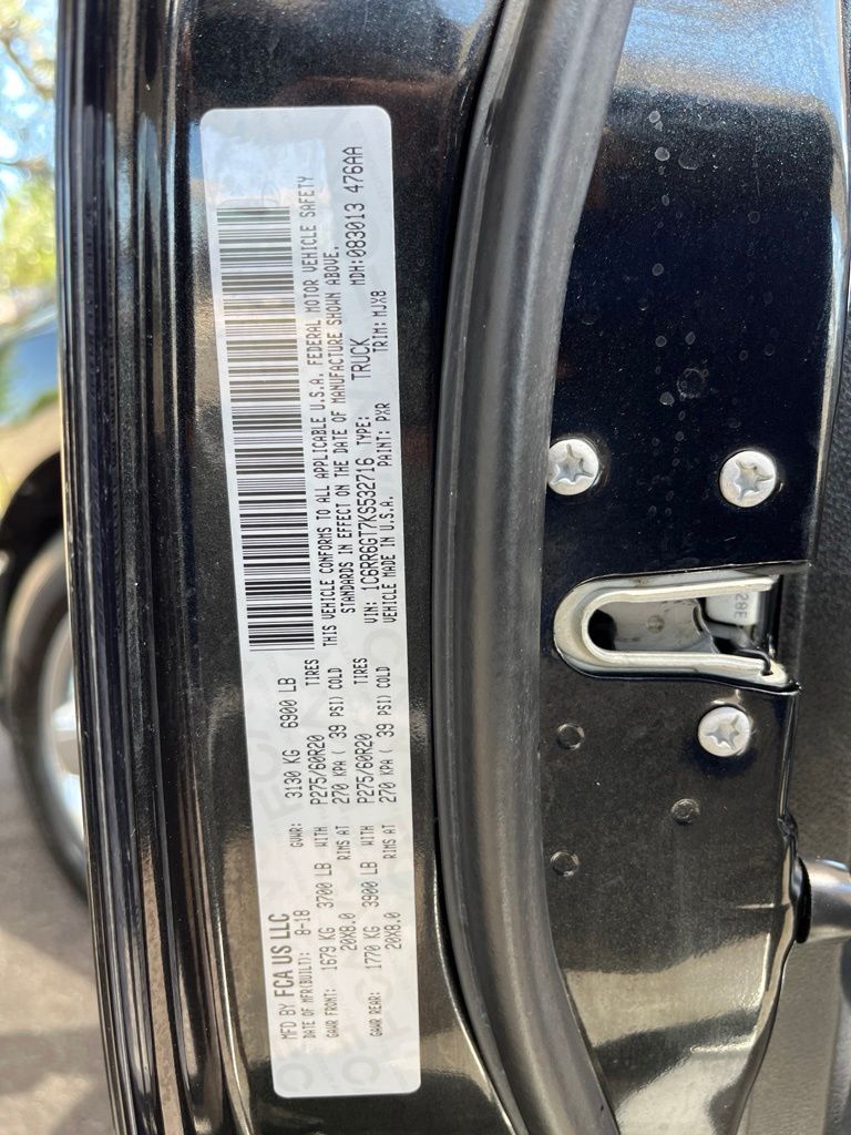 Thumbnail: 2019 RAM 1500 Classic - 10