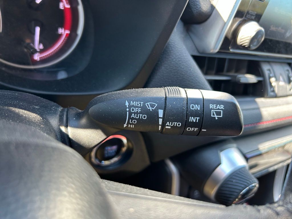 Thumbnail: 2020 Toyota RAV4 - 21