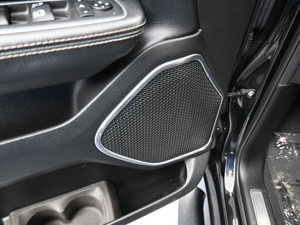 Used 2020 Diamond Black Crystal Pearlcoat Ram Laramie image 14