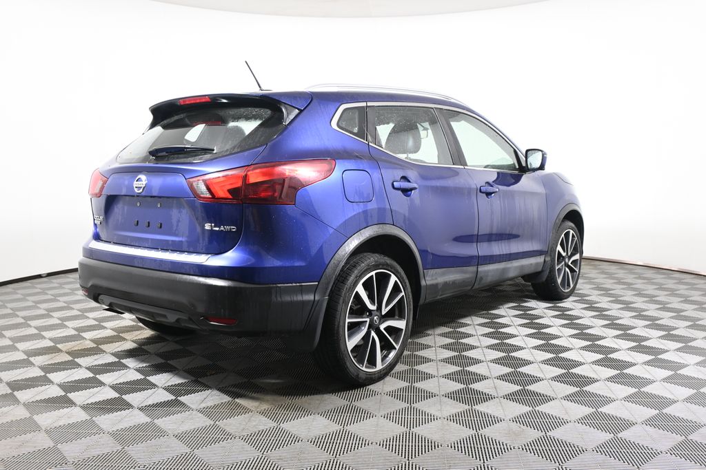 Thumbnail: 2017 Nissan Rogue Sport - 7