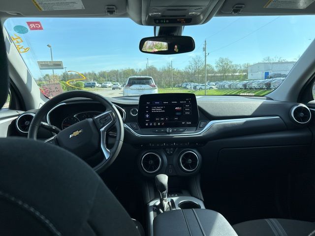 View vehicle photo 5