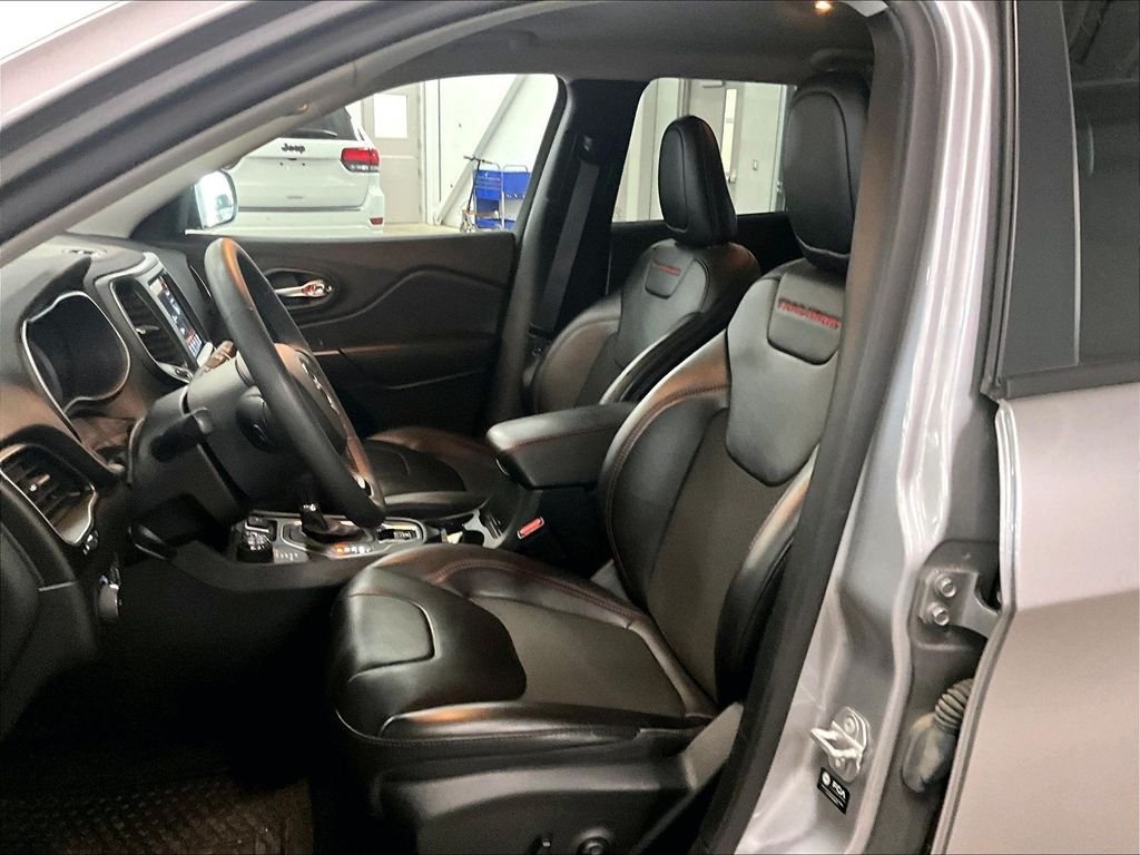 2021 Jeep Cherokee — photo 10