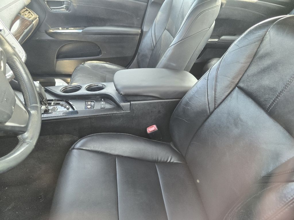 Used 2013 Black Toyota XLE Touring image 21