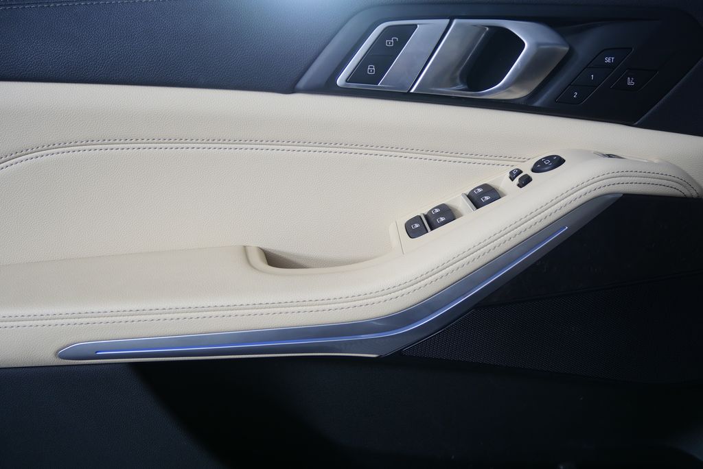 Thumbnail: 2022 BMW X5 - 9