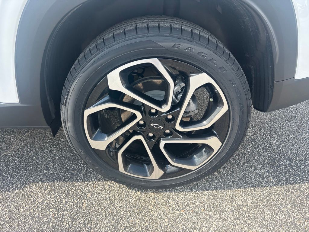 Used 2025 Chevrolet Trax SUV