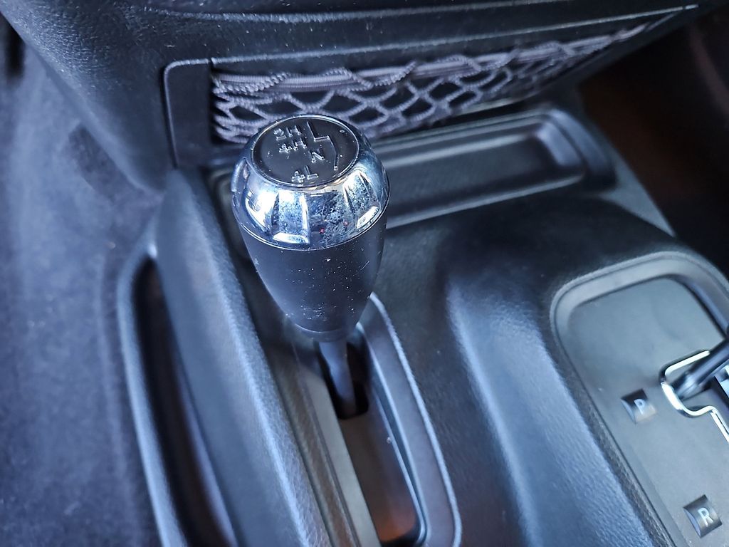 Thumbnail: 2018 Jeep Wrangler - 23