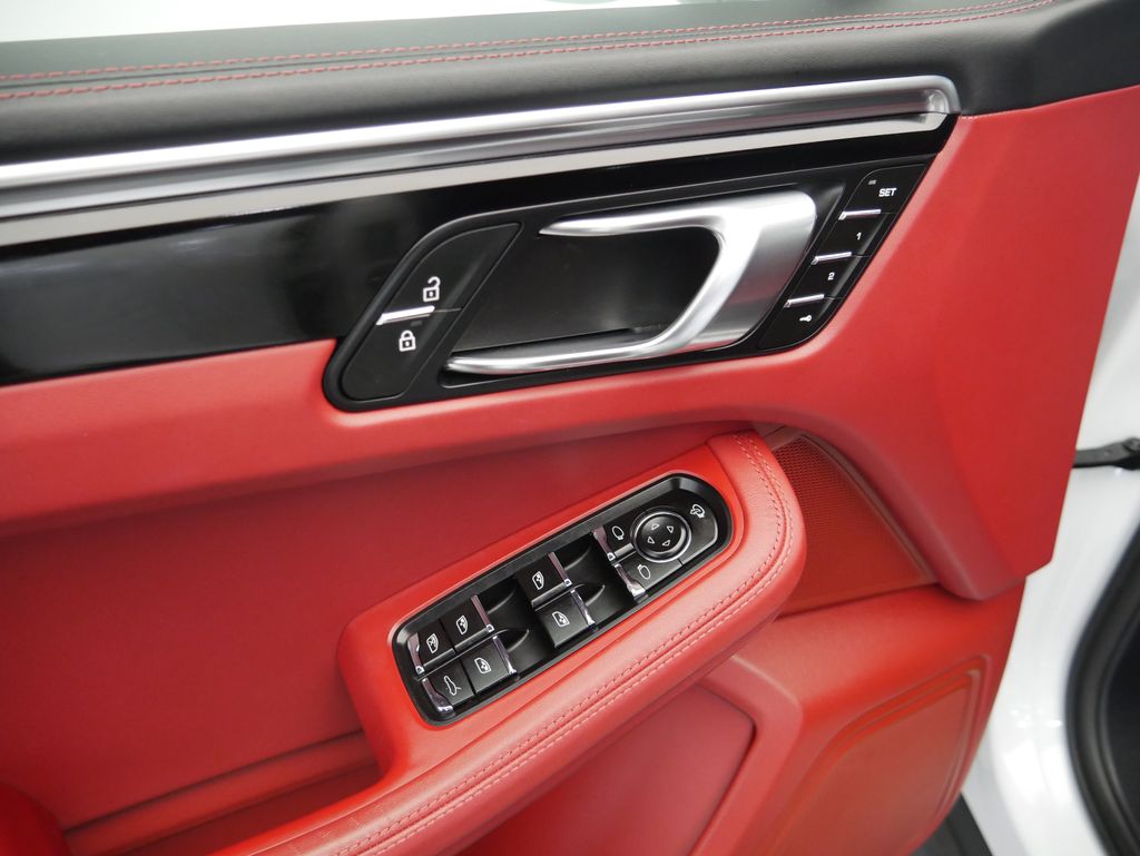 Thumbnail: 2023 Porsche Macan - 18