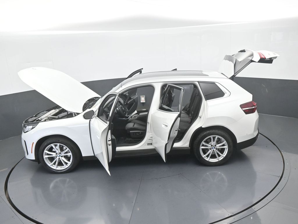 Used 2025 White Metallic BMW 30 xDrive image 73