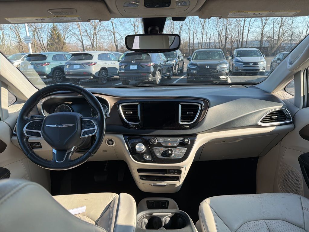 Thumbnail: 2018 Chrysler Pacifica - 11