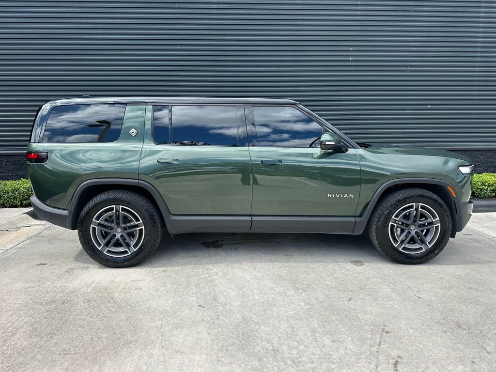 Thumbnail: 2025 Rivian R1S - 10