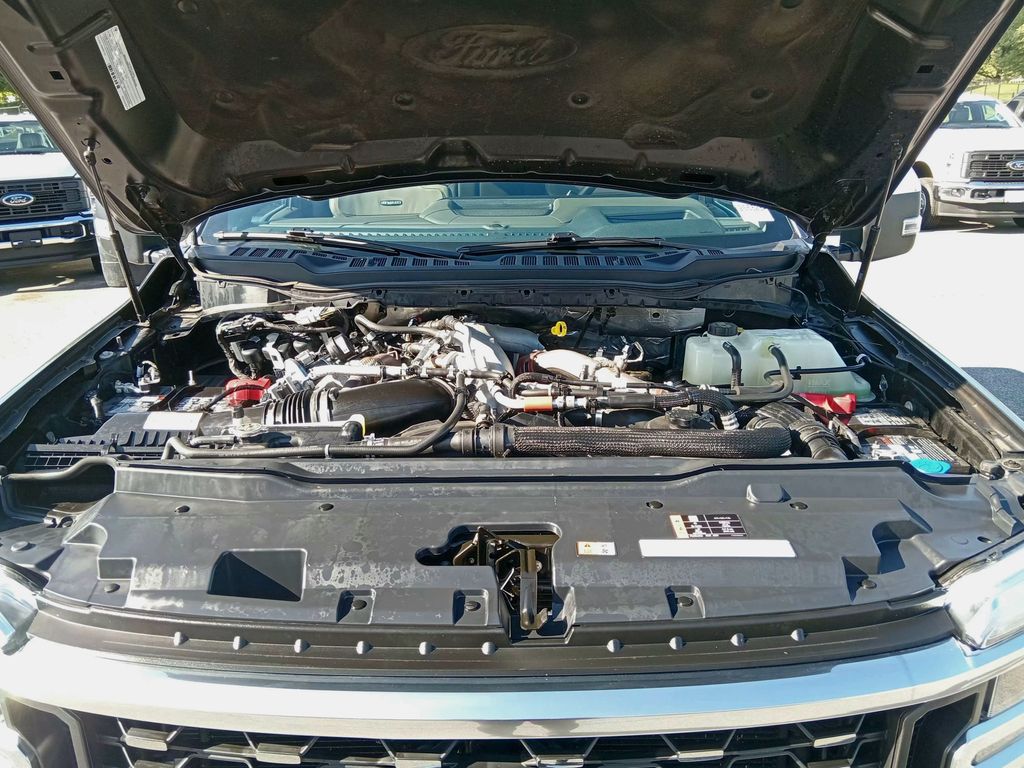 2025 Ford F-450 Super Duty Platinum