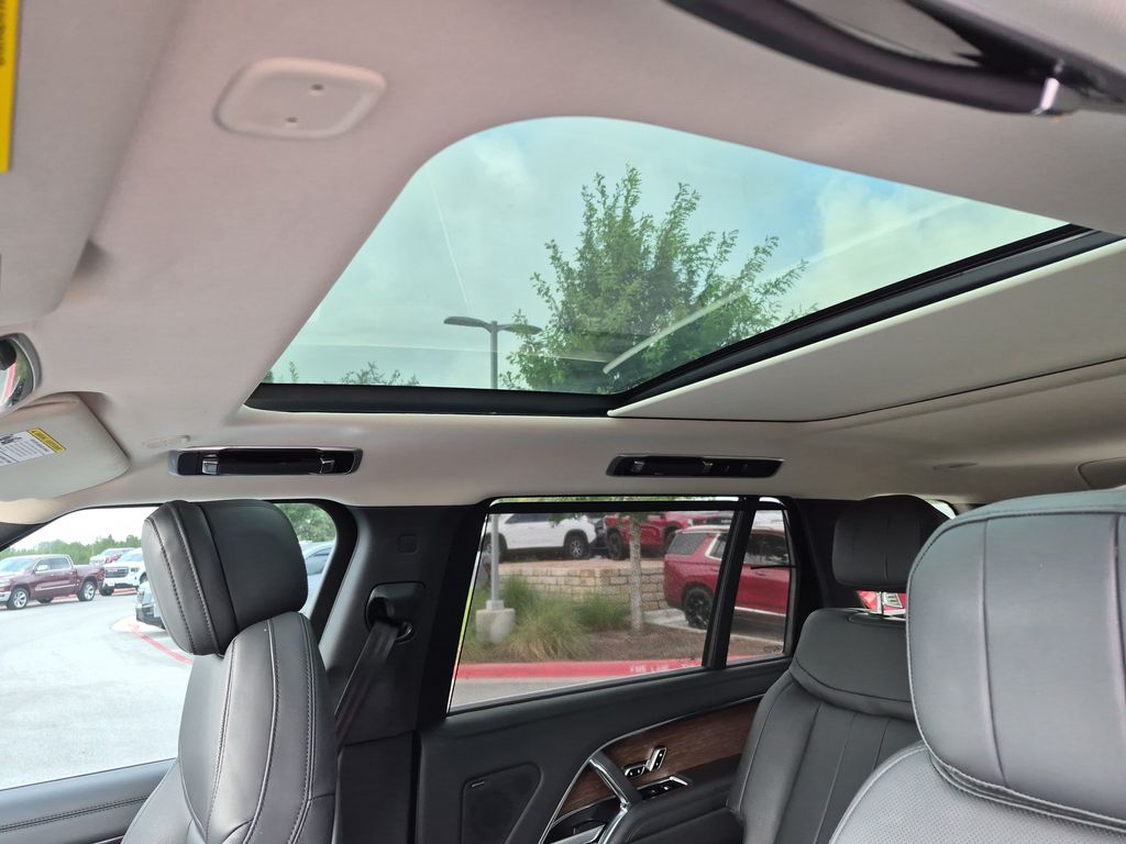 Used 2024 White Land Rover SE image 26
