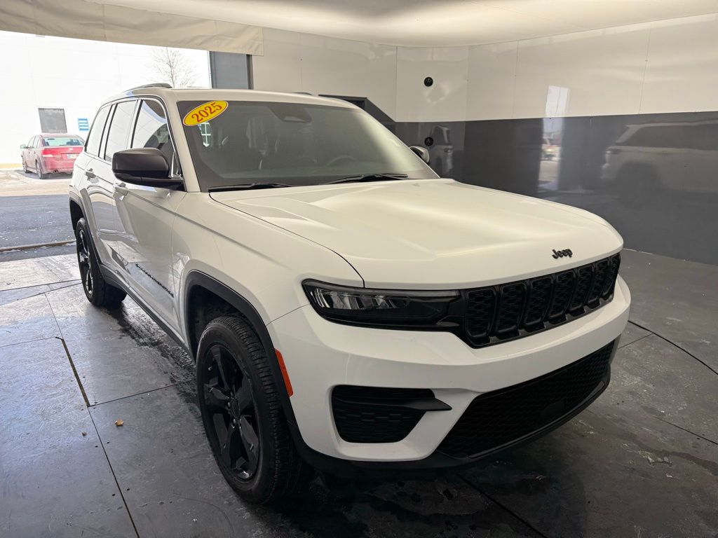 2025 Jeep Grand Cherokee Altitude X 4WD