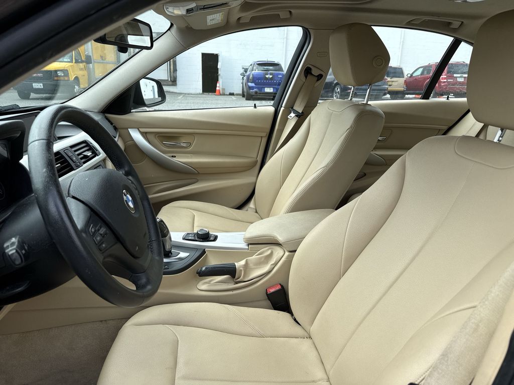 Thumbnail: 2015 BMW 3 Series - 10