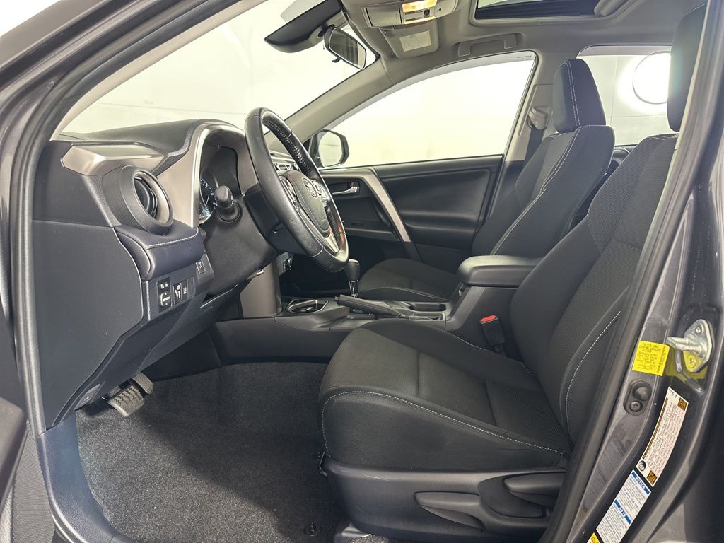 Used 2018 Gray Toyota XLE image 10