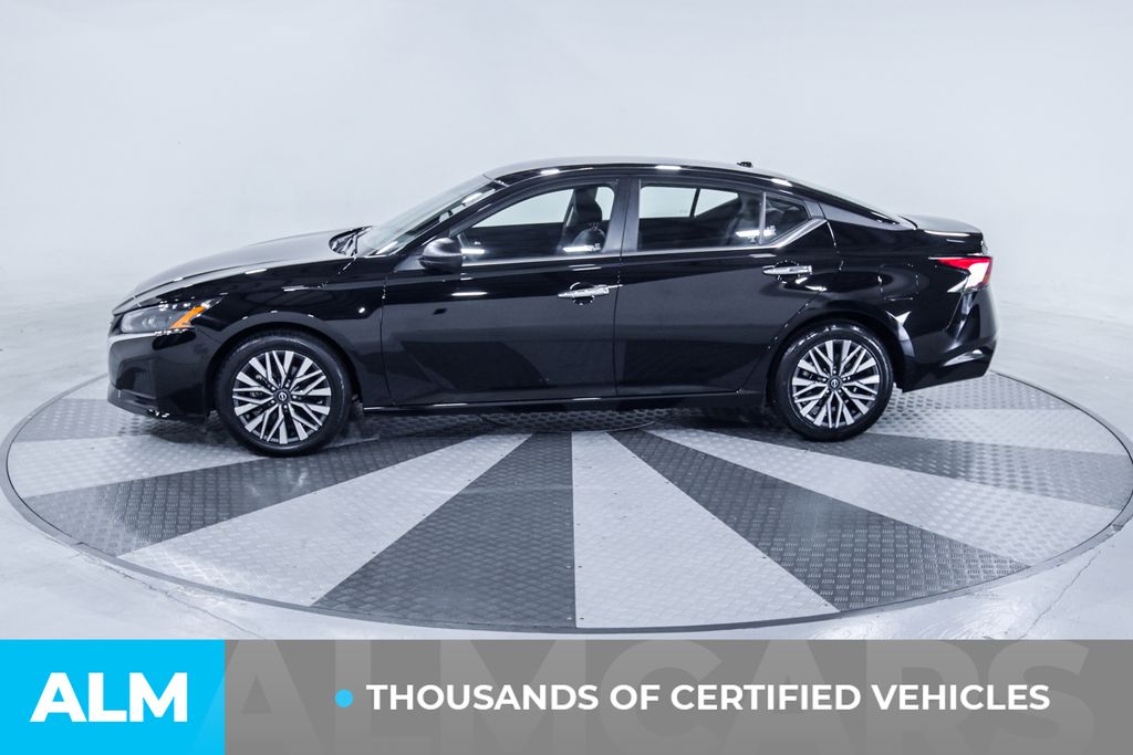 Used 2025 Black Nissan 2.5 SV image 4