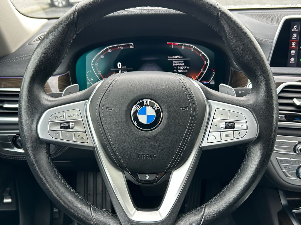 2022 BMW 7 Series 740i 19