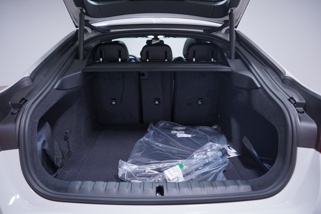 Thumbnail: 2025 BMW i4 - 13