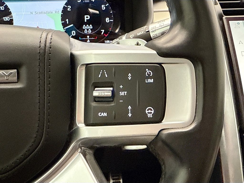 Thumbnail: 2022 Land Rover Discovery - 12