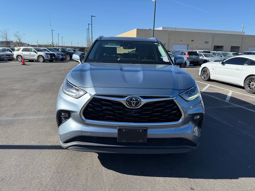 Thumbnail: 2020 Toyota Highlander - 2