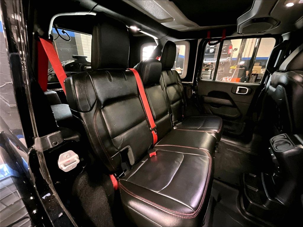 2020 Jeep Wrangler — photo 16