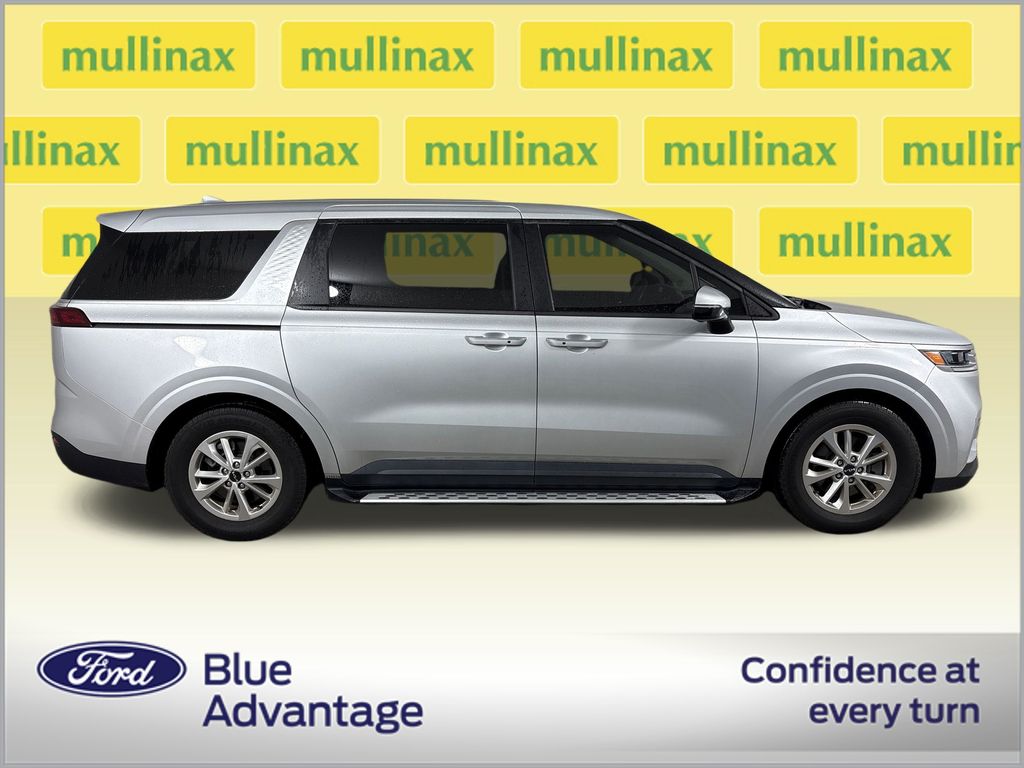 Certified Used 2022 Silver Kia LXS image 2
