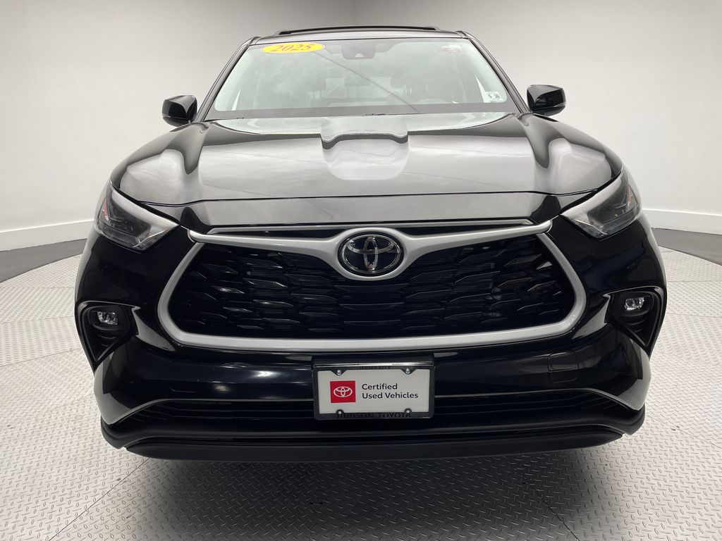 Thumbnail: 2025 Toyota Highlander - 2