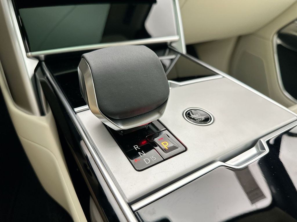 Thumbnail: 2026 Land Rover Range Rover - 12