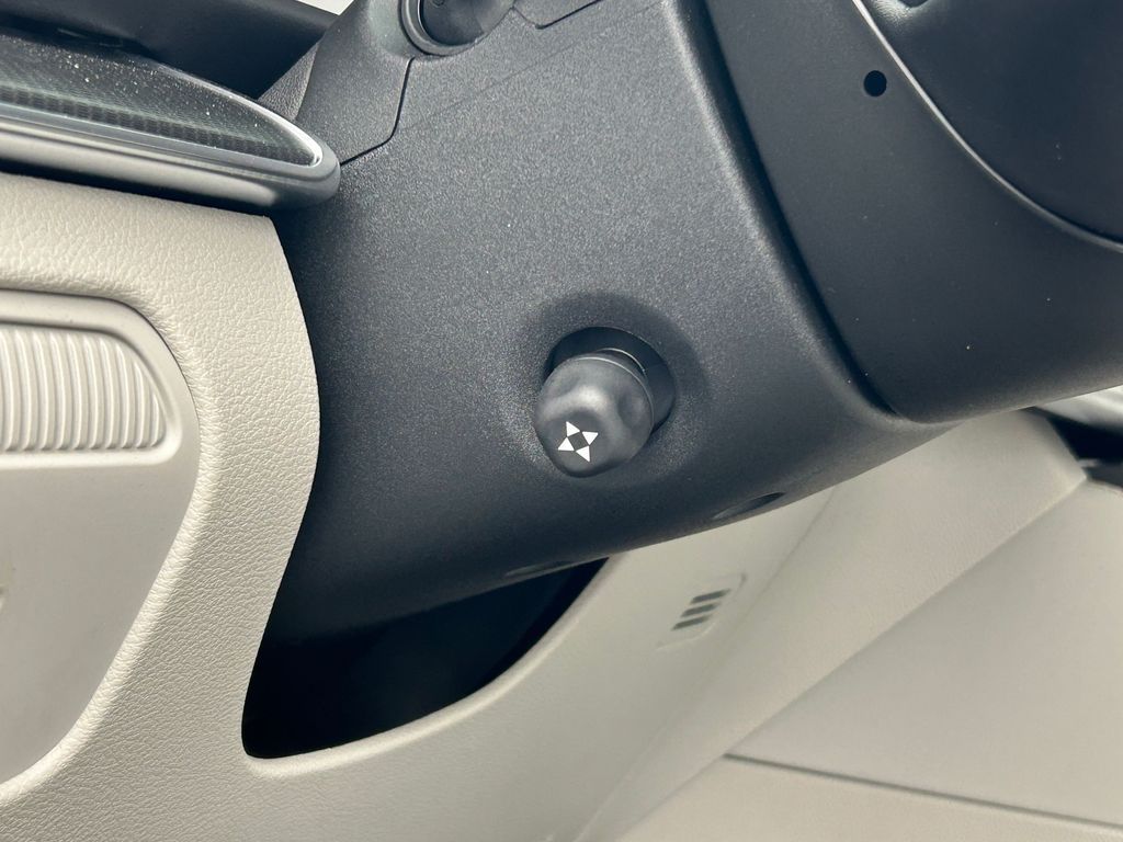 New 2026 Bright White Clearcoat Jeep Summit Obsidian image 14