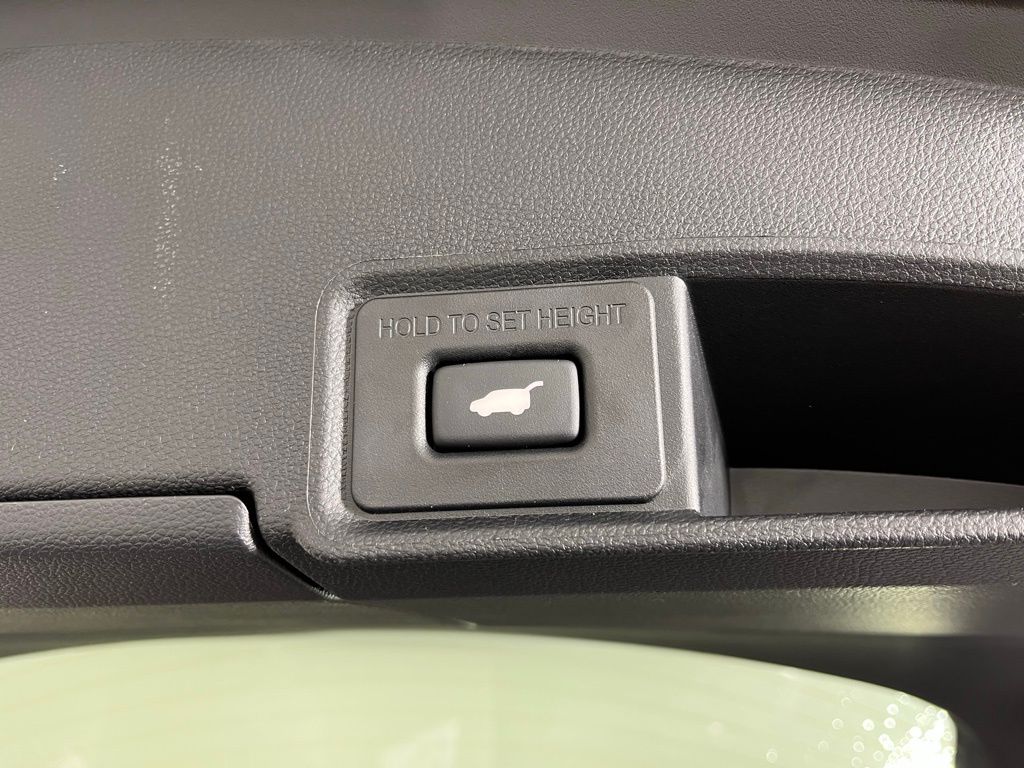 Thumbnail: 2025 Acura RDX - 22