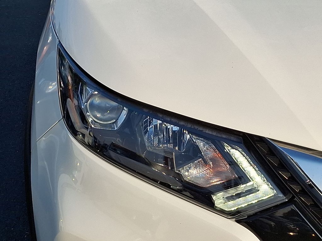 Thumbnail: 2020 Nissan Rogue Sport - 9