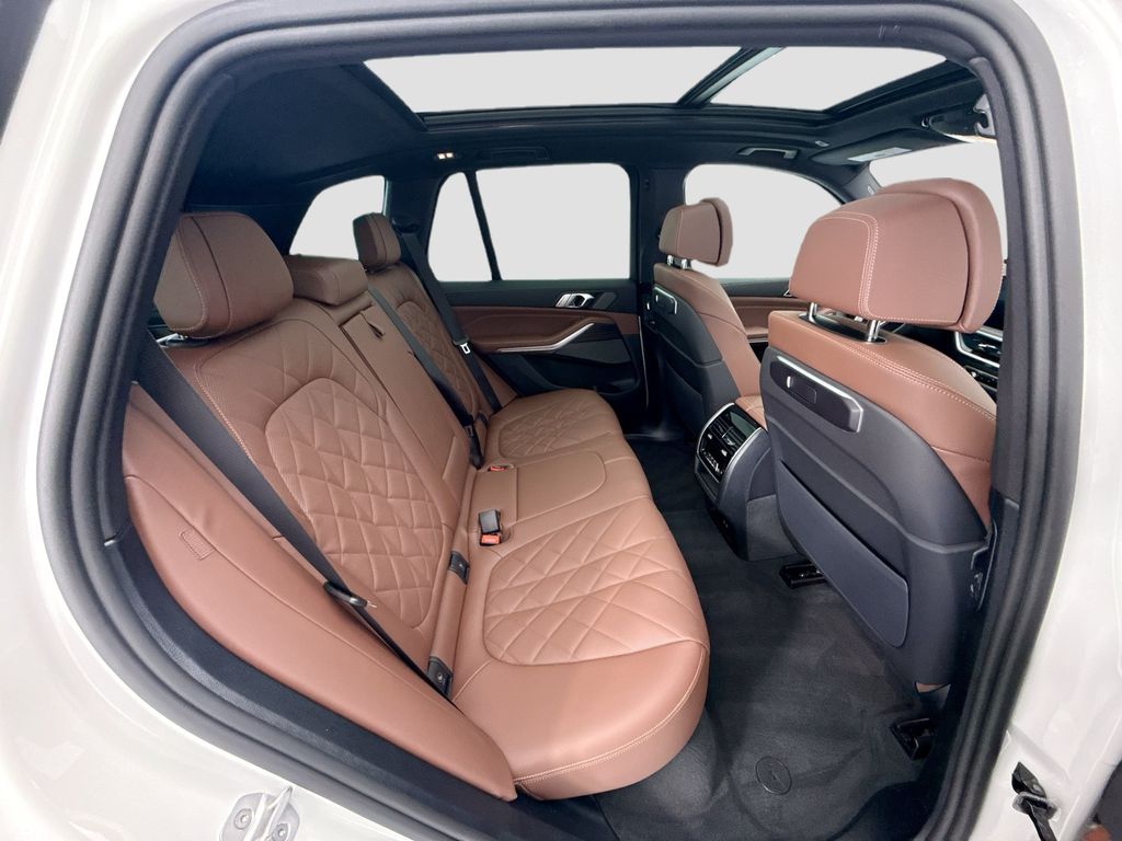 Thumbnail: 2026 BMW X5 - 21