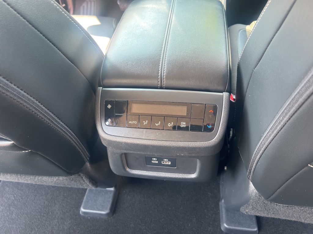 2023 Nissan Pathfinder SL photo