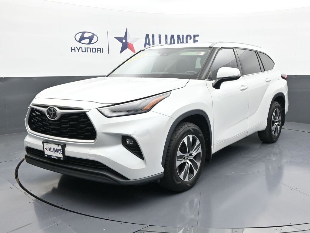 2022 Toyota Highlander XLE FWD