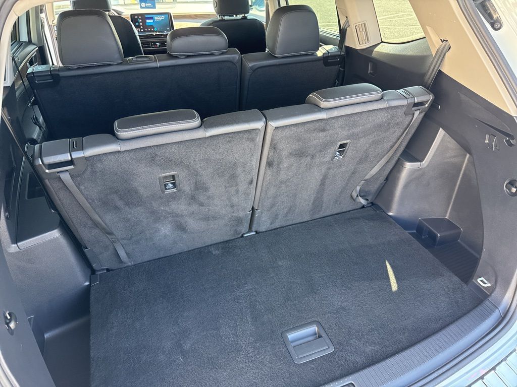 2025 Volkswagen Atlas 2.0T SE w/Technology White at Subaru and VW of Moon Township