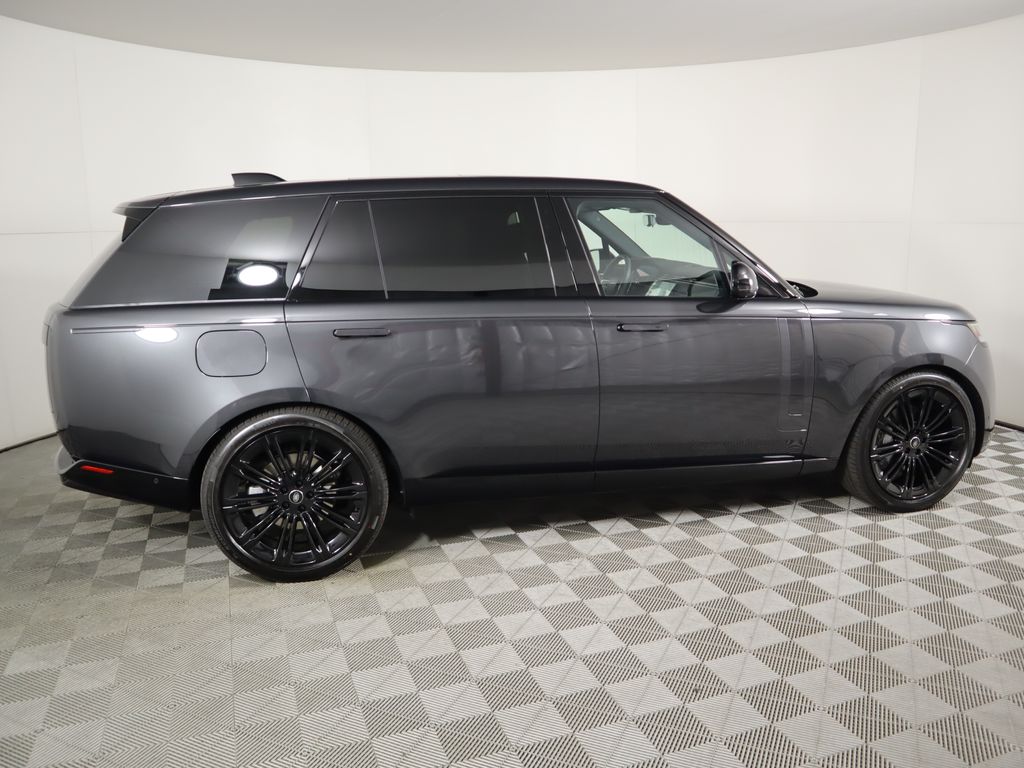 2025 Land Rover Range Rover SE 4