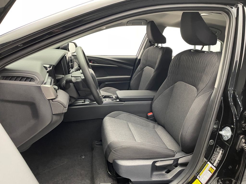 2025 Toyota Camry LE 13